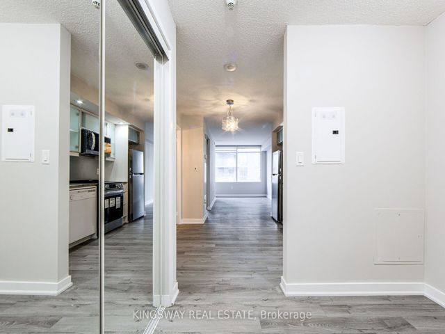 303 - 25 Telegram Mews
