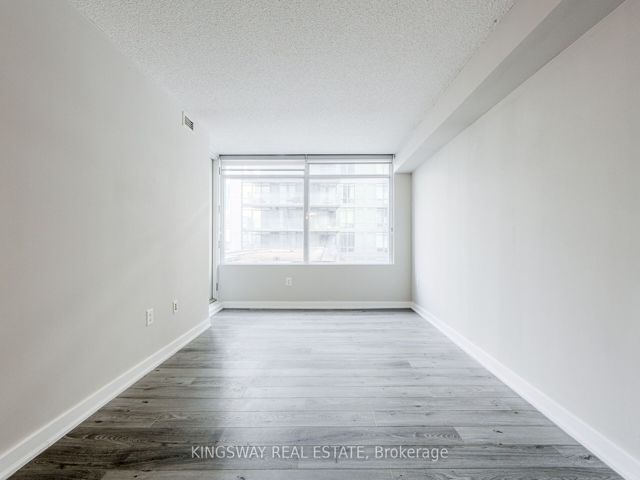 303 - 25 Telegram Mews