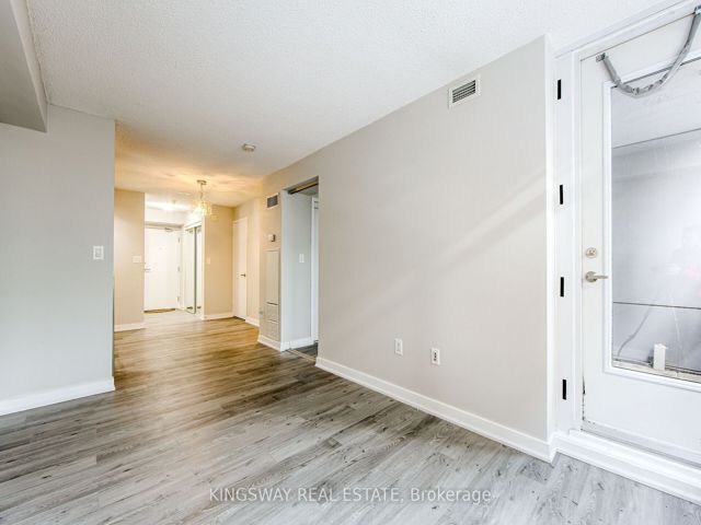 303 - 25 Telegram Mews
