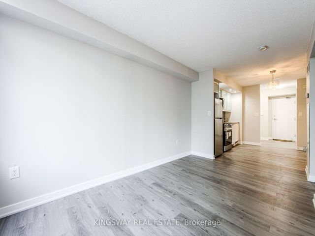 303 - 25 Telegram Mews