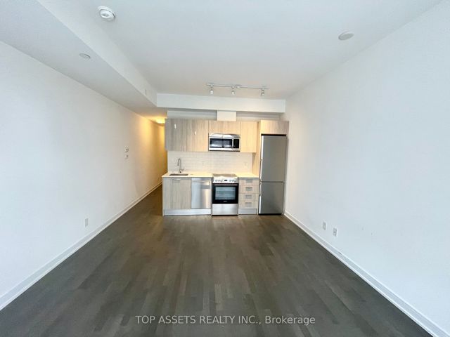 1007 - 57 St  Joseph St