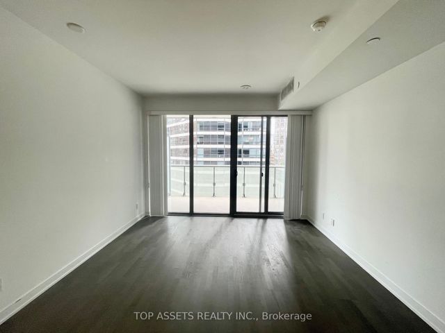 1007 - 57 St  Joseph St