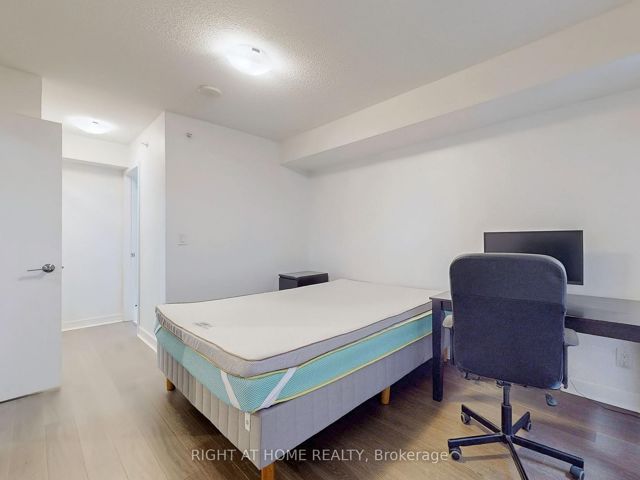 318 - 295 Adelaide St W
