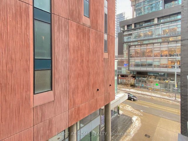 318 - 295 Adelaide St W