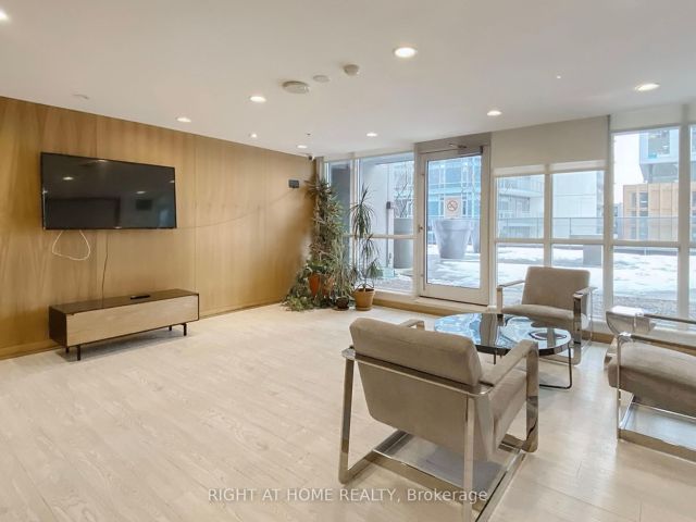318 - 295 Adelaide St W