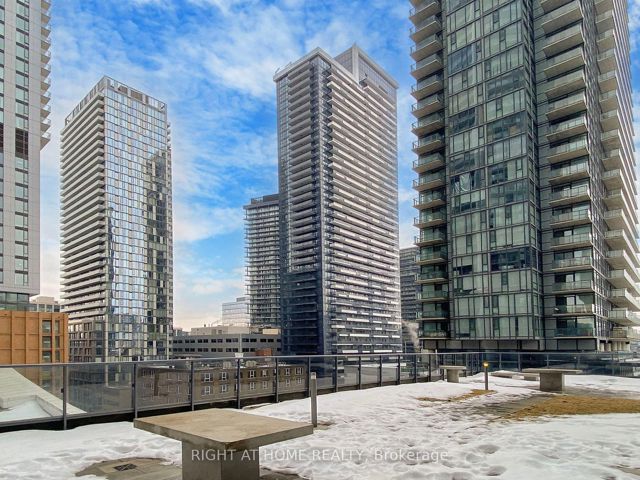 318 - 295 Adelaide St W
