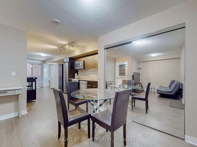 318 - 295 Adelaide St W