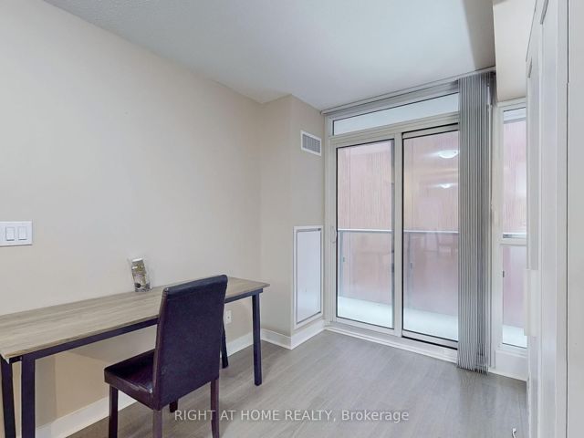 318 - 295 Adelaide St W