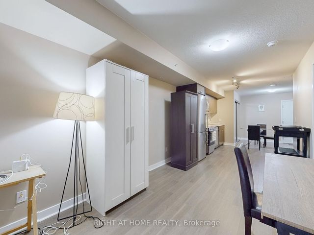 318 - 295 Adelaide St W