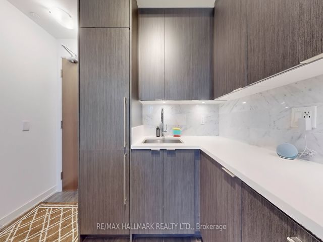 1808 - 38 Iannuzzi St