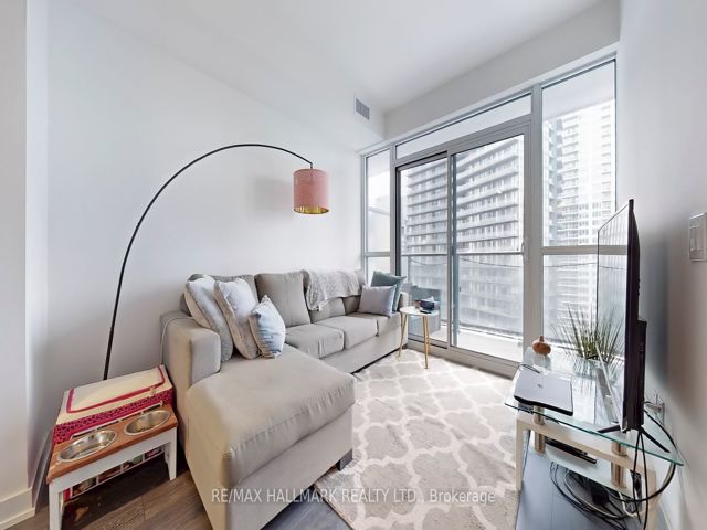 1808 - 38 Iannuzzi St