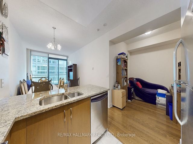414 - 438 King St W