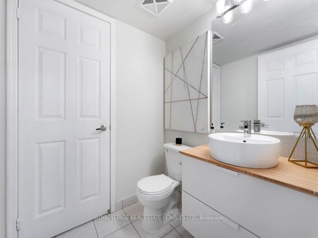 3709 - 19 Grand Trunk Cres