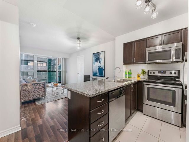 3709 - 19 Grand Trunk Cres