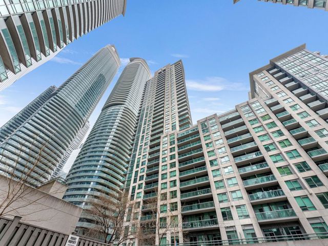 3709 - 19 Grand Trunk Cres