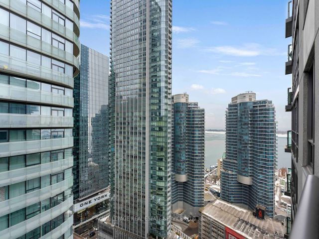 3709 - 19 Grand Trunk Cres