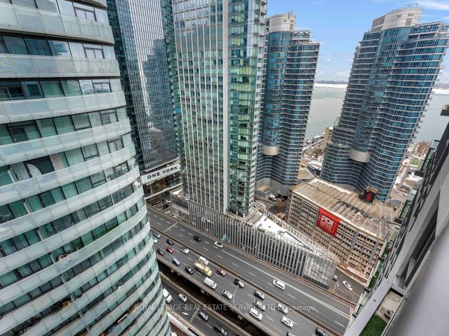 3709 - 19 Grand Trunk Cres