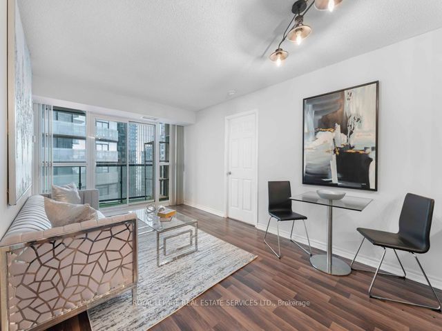 3709 - 19 Grand Trunk Cres