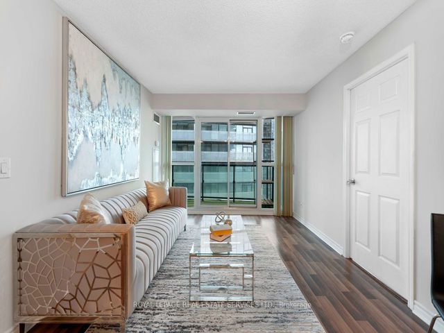 3709 - 19 Grand Trunk Cres