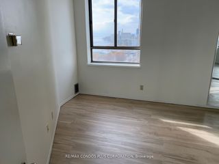 1402 - 260 Queens Quay W