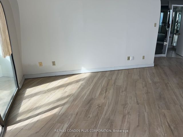 1402 - 260 Queens Quay W