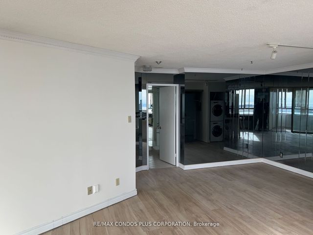 1402 - 260 Queens Quay W