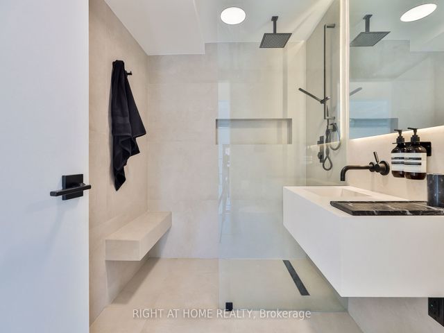306 - 183 Dovercourt Rd