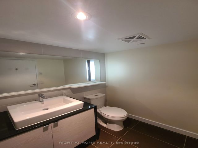 808 - 72 Esther Shiner Blvd