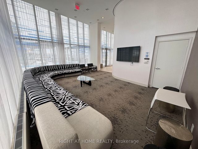 808 - 72 Esther Shiner Blvd