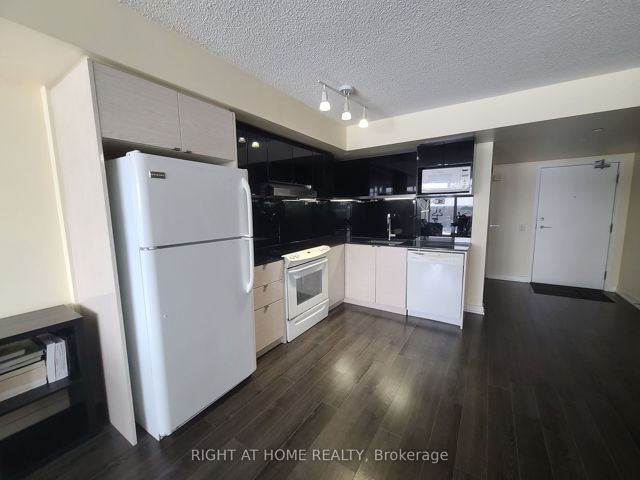808 - 72 Esther Shiner Blvd