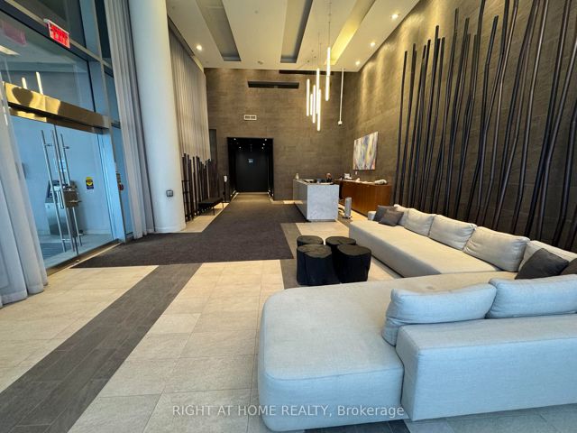 808 - 72 Esther Shiner Blvd