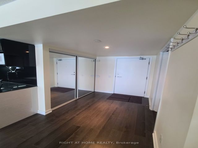 808 - 72 Esther Shiner Blvd