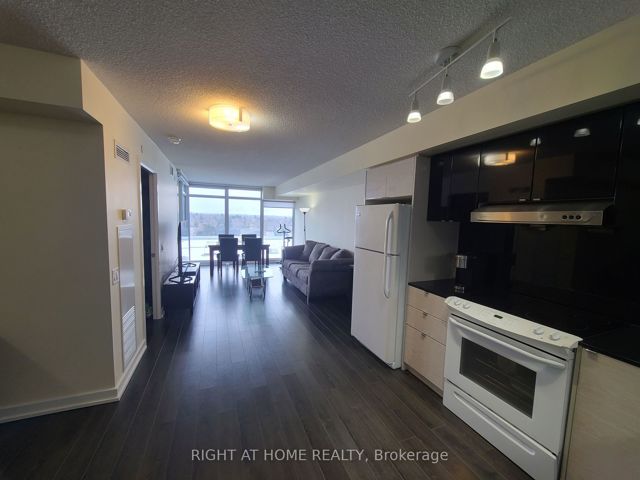 808 - 72 Esther Shiner Blvd