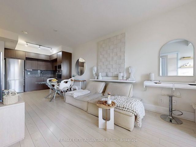 826 - 120 Harrison Garden Blvd