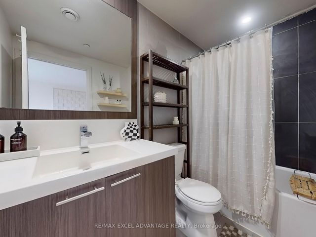 826 - 120 Harrison Garden Blvd