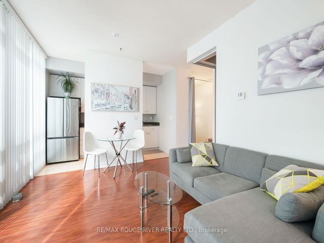 3201 - 381 Front St W