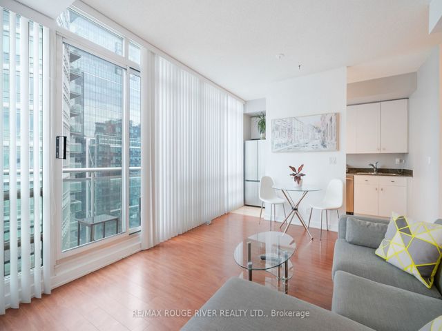 3201 - 381 Front St W
