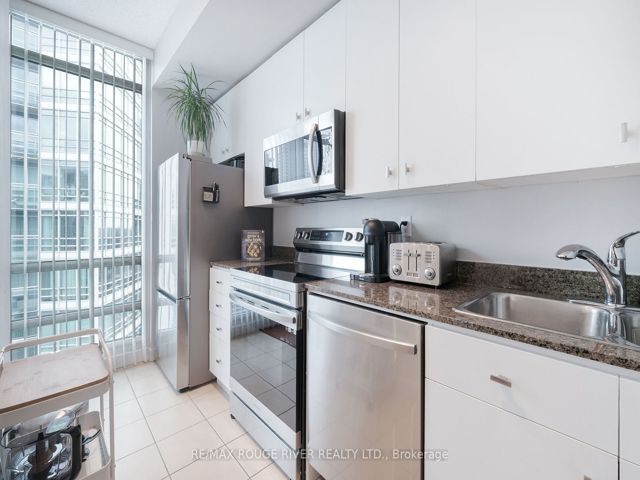 3201 - 381 Front St W