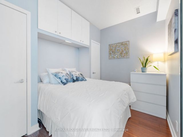3201 - 381 Front St W