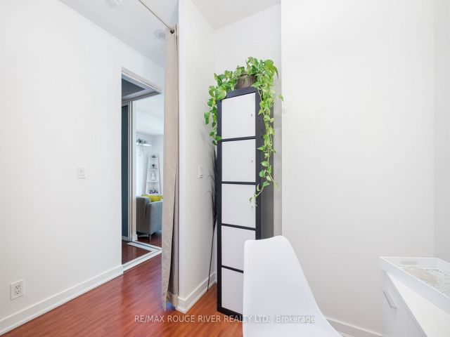 3201 - 381 Front St W
