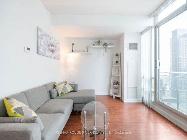 3201 - 381 Front St W