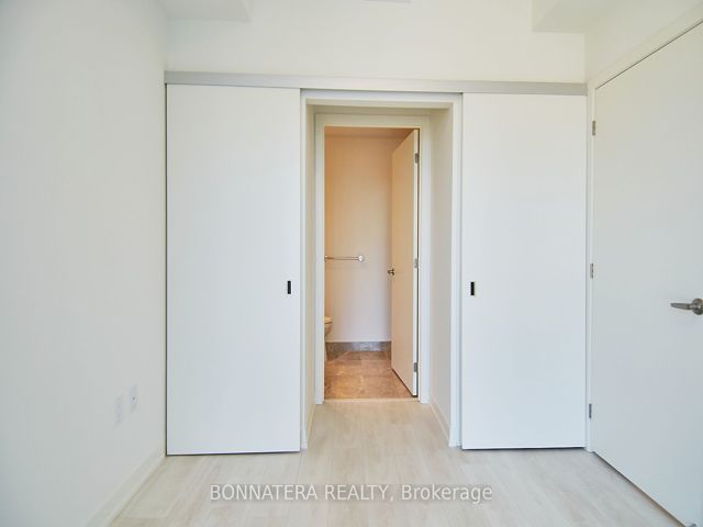 2707 - 20 Richardson St E