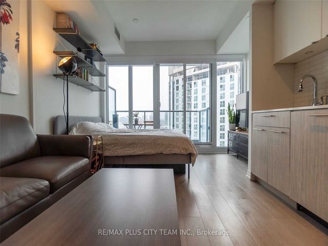 1413 - 251 Jarvis St