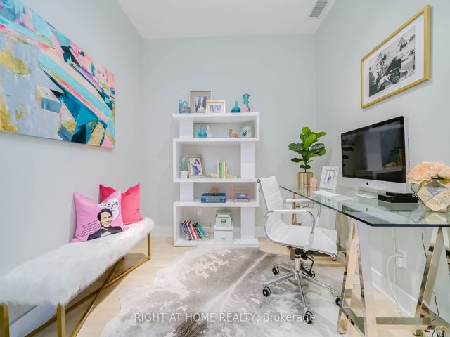 1020 - 637 Lake Shore Blvd W