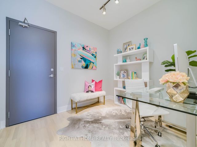1020 - 637 Lake Shore Blvd W