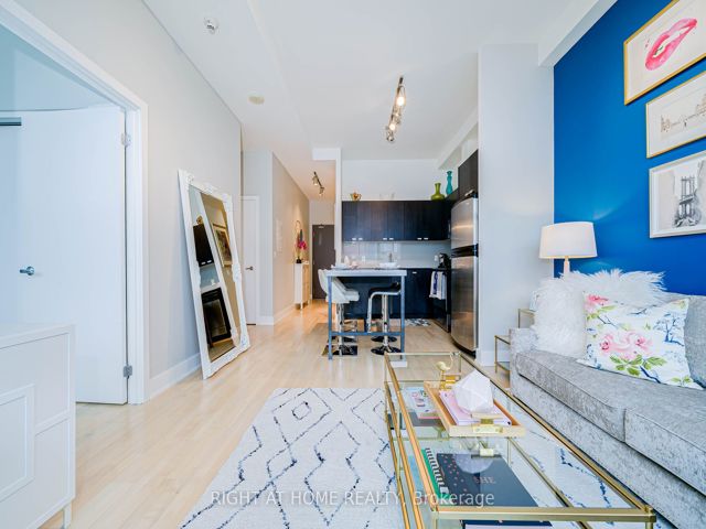 1020 - 637 Lake Shore Blvd W