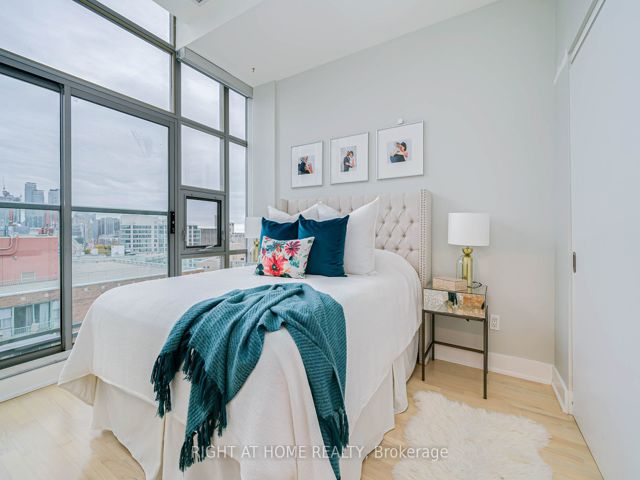 1020 - 637 Lake Shore Blvd W