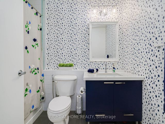 1020 - 637 Lake Shore Blvd W