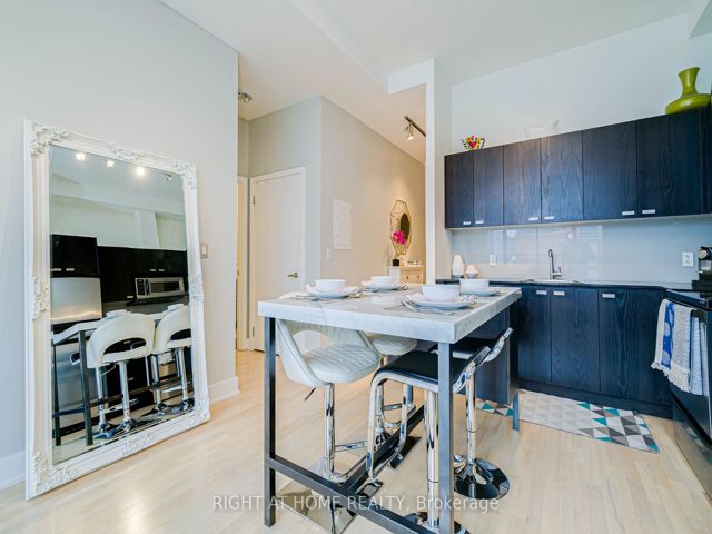 1020 - 637 Lake Shore Blvd W