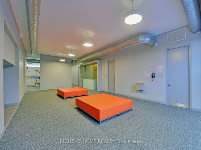 1020 - 637 Lake Shore Blvd W